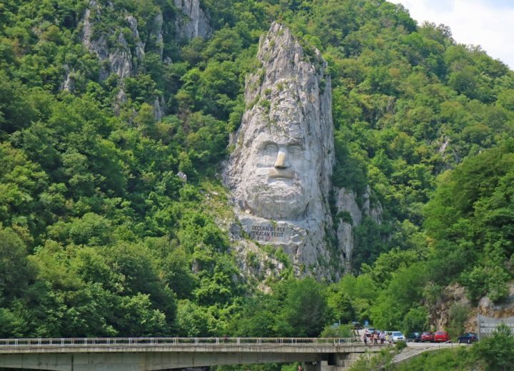 Mai aproape de zei: De ce o croazieră la Chipul lui Decebal îți schimbă perspectiva asupra Dunării?