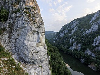 Mai aproape de zei: Croaziera de neuitat care te conectează cu rădăcinile tale, la picioarele lui Decebal Pensiunea Taka Orșova Chipul_lui_Decebal_wikipedia